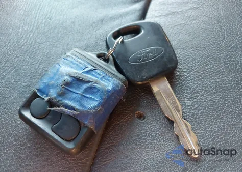 2001 Ford F-150 King Ranch Edition/Lariat/Xlt from USA, damaged, VIN 1FTRW08LX1KC33779